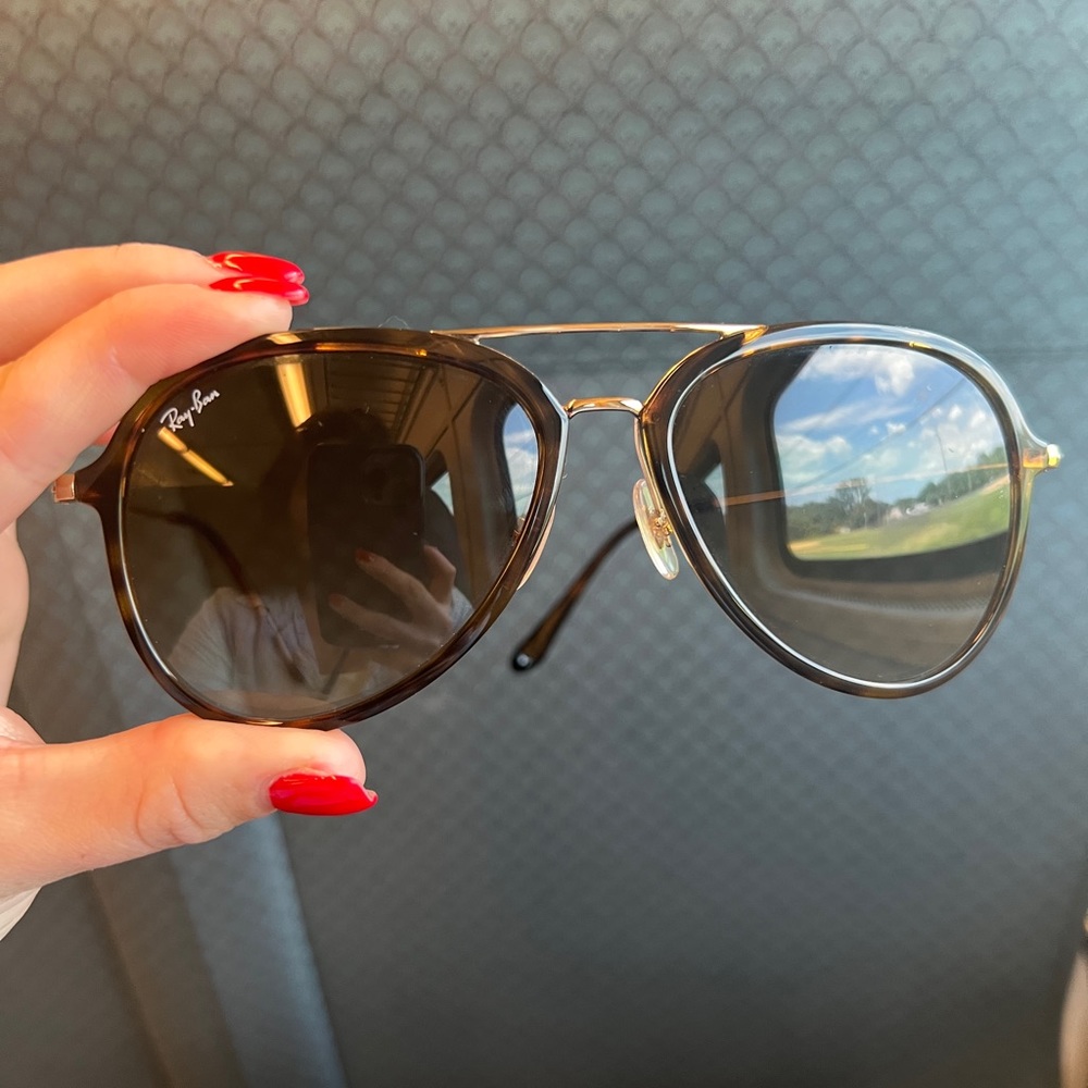 Ray-Ban Aviators in Tortoise w/ Light Brown Gradient